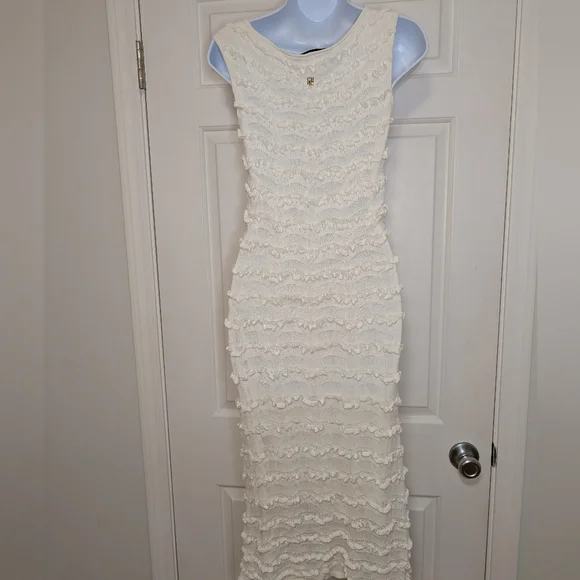 Carolina Herrera Cream Ruffle Knit Body Contouring Long Dress Size XS - Picture 3 of 9